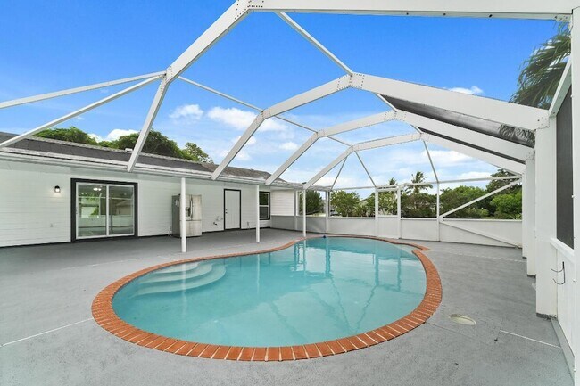 Building Photo - 1575 SW Fresno Rd