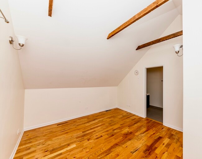 Building Photo - 1722 N Artesian Ave