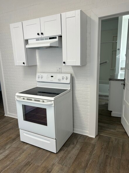 Building Photo - 800 6th Ave N