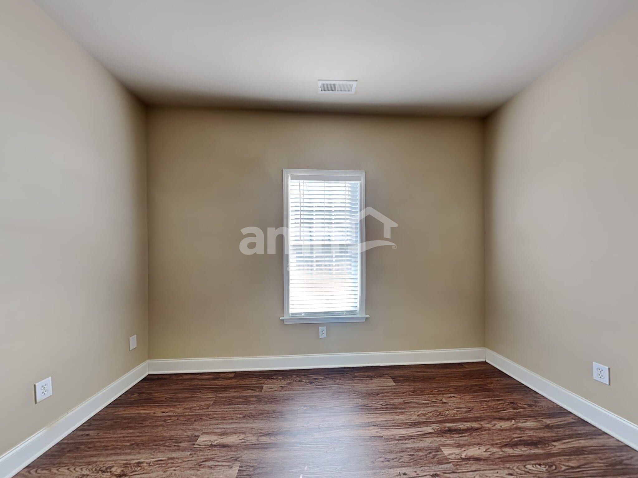 Building Photo - 220 Ash Dr