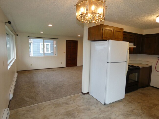 Building Photo - APPLICATION PENDING - Tastefully Maintained Charmer