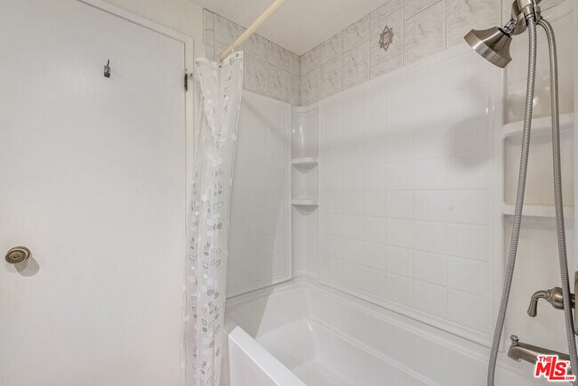 Building Photo - 106 Cresta Verde Dr