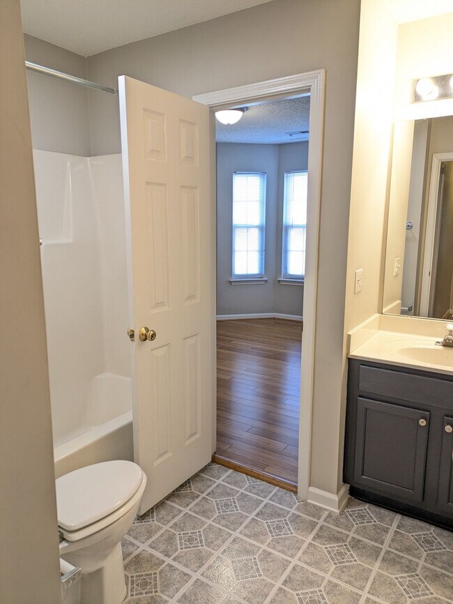 Building Photo - Move in Ready Ranch in Tall Oaks