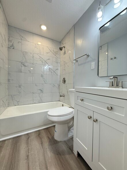 Guest Bathroom with tub - 5032 Welborn Rd