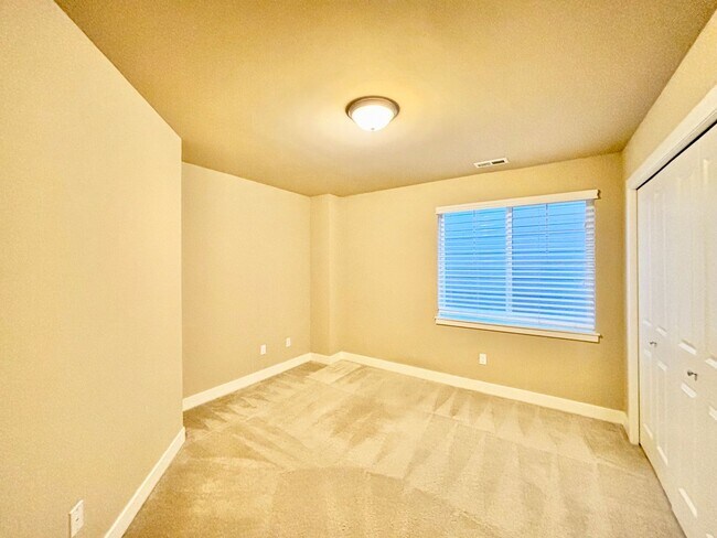 Building Photo - Stunning Issaquah Highlands View Home | 4 Bed + 3.5 Bath | Mountain Views & Prime Location