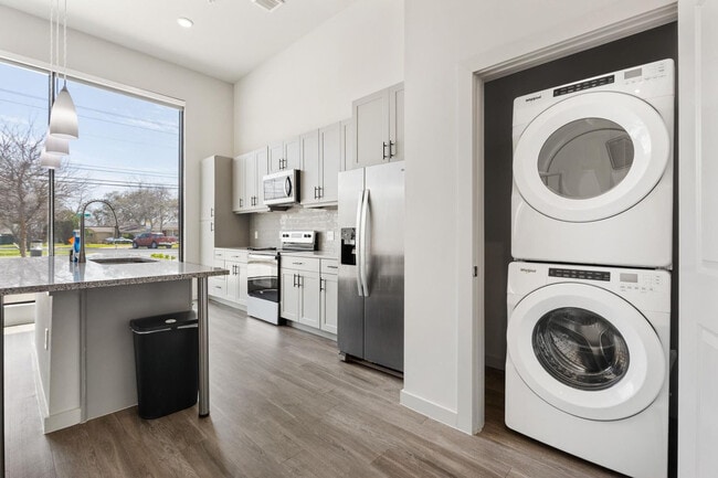 Building Photo - 5820 1/2 Cameron Rd