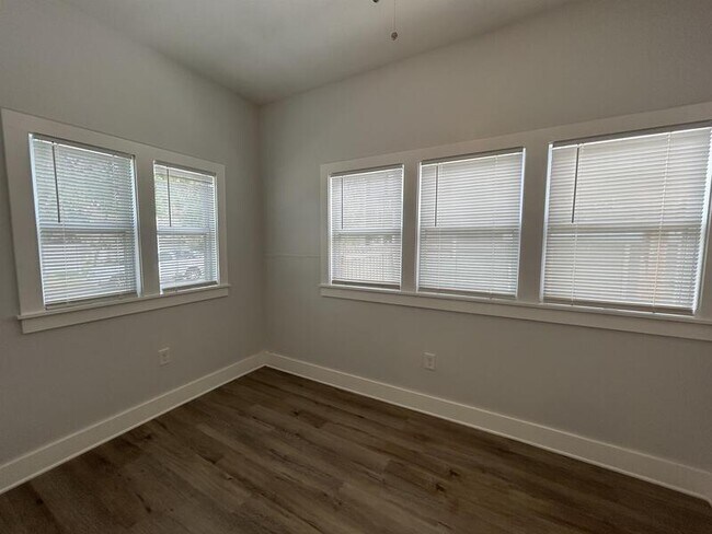 Building Photo - 2861 2nd Ave S