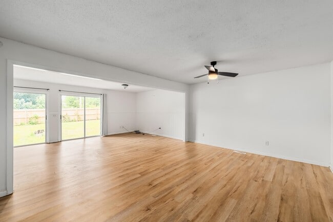 Building Photo - 302 Antler Dr