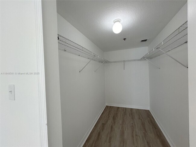 Building Photo - 2475 NW 16th St Rd