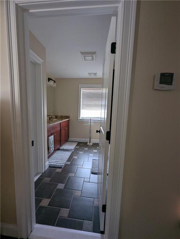 Building Photo - 20 Vanderbilt Ln