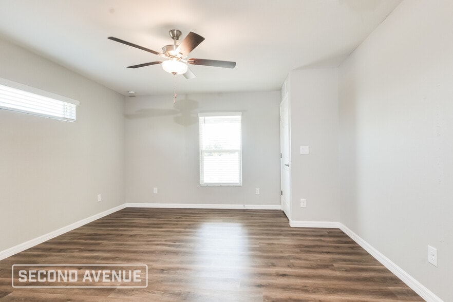 Building Photo - 1013 NE 2nd Ave