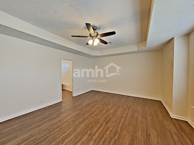 Building Photo - 511 Whitewater Ln