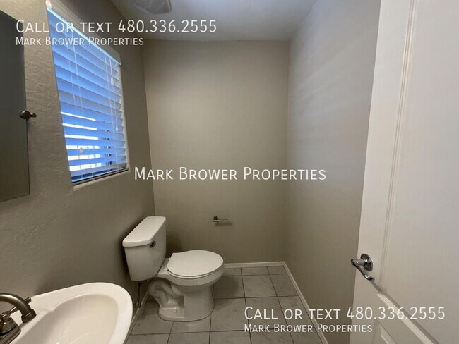Building Photo - 2751 E Bart St