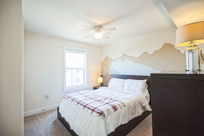 Building Photo - Gorgeous Conshohocken 3 Bedroom, 2.5 Bath END Unit Townhome With Amazing Views!