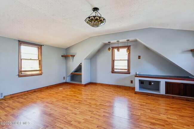 Building Photo - 15 Woolley Ave