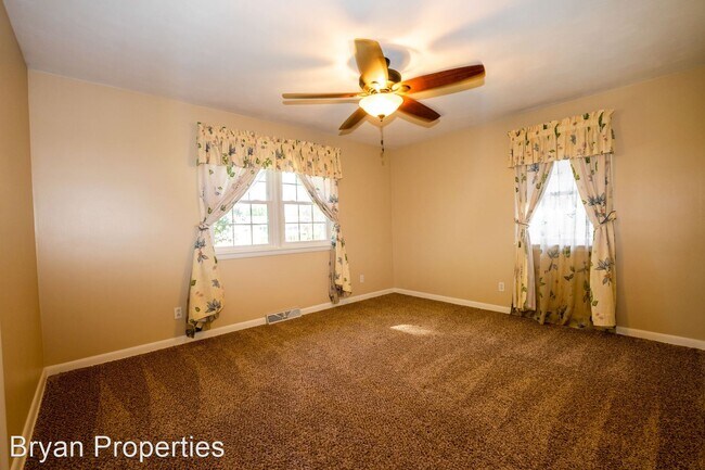 Building Photo - 3 br, 2 bath House - 2825 S. Stewart Ave