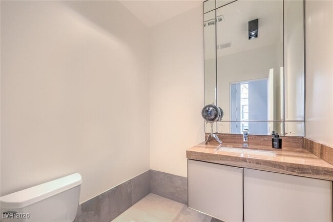 Building Photo - 952 Coatbridge St