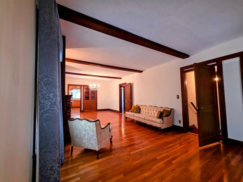 Building Photo - 97 White St