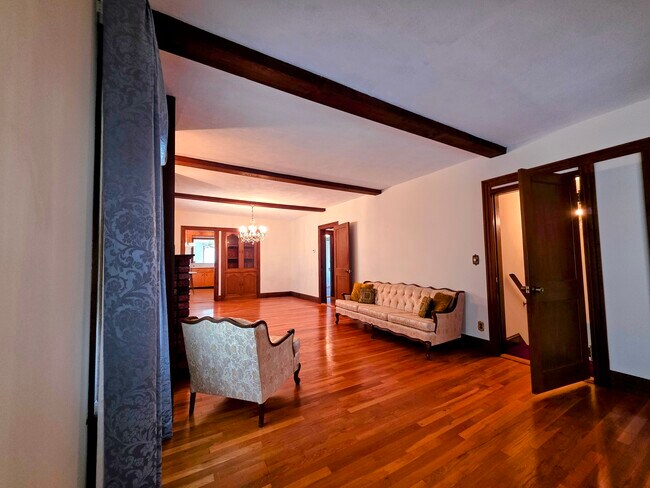 Building Photo - 97 White St