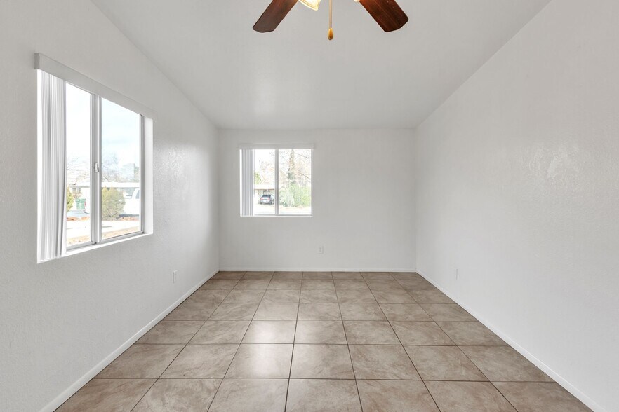 Building Photo - 216 Whitton St