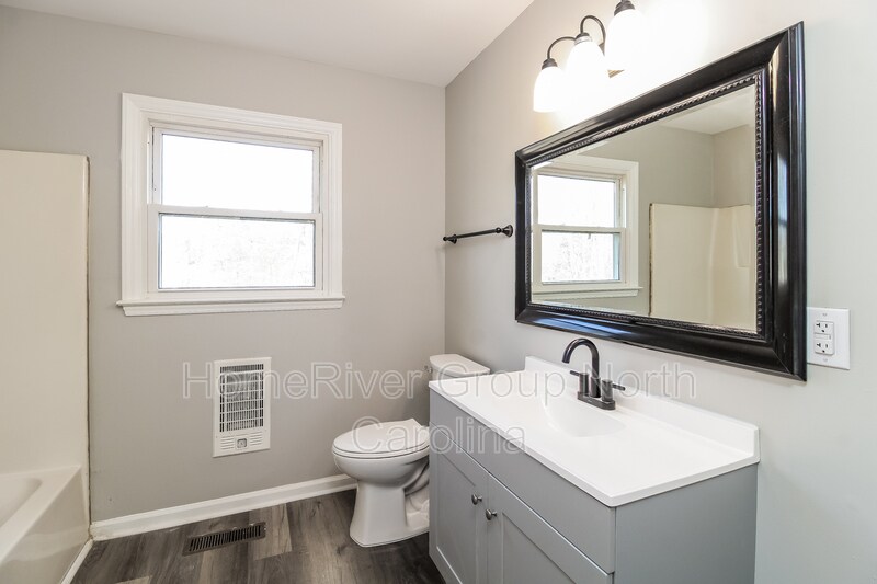 Building Photo - 5561 Remington Point Dr