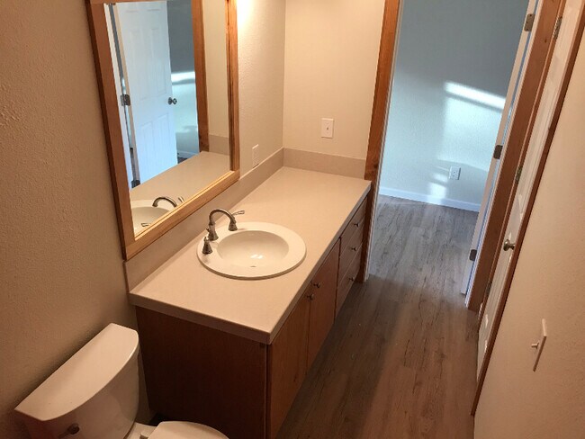 Building Photo - 1005 Chenowuth