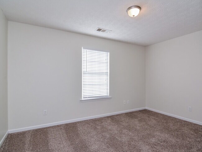 Building Photo - 142 Weatherstone Square Dr