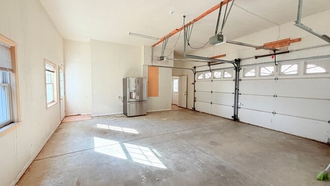 Building Photo - 738 Palmera Ct