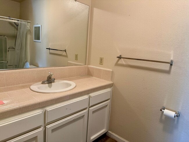 Building Photo - 537 W Escalon Ave