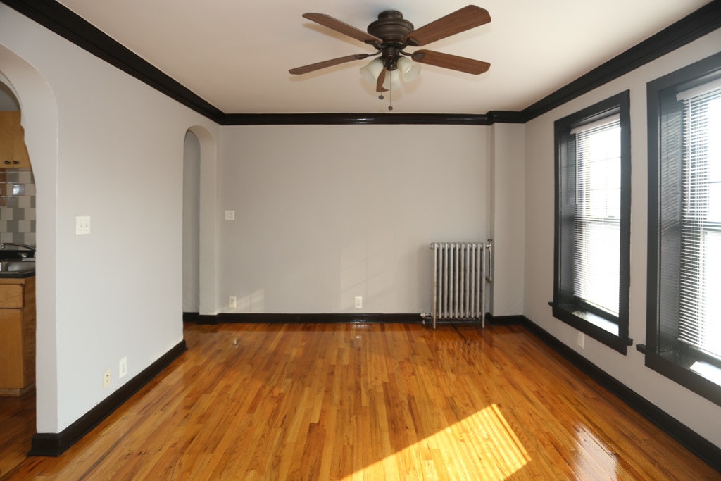 Building Photo - 846 W Montrose Ave