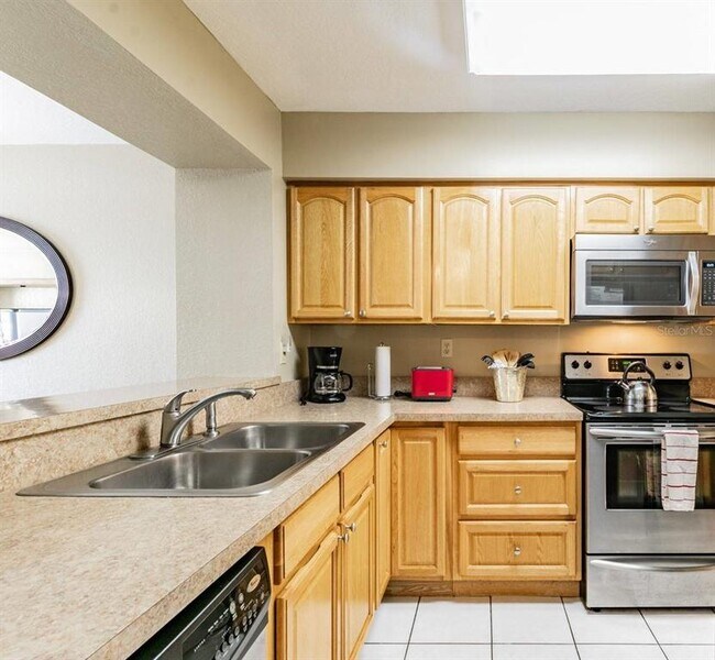 Building Photo - 5701 Bahia Del Mar Cir N