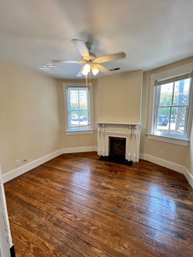 Building Photo - 212 W Main St