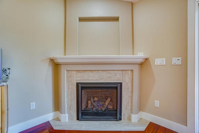 Building Photo - BEAUIFUL RAMBLER IN SOUTHVIEW HEIGHTS