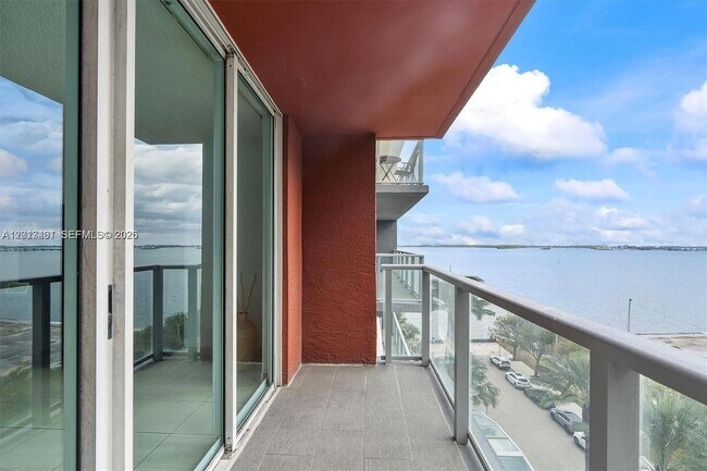 Building Photo - 1155 Brickell Bay Dr