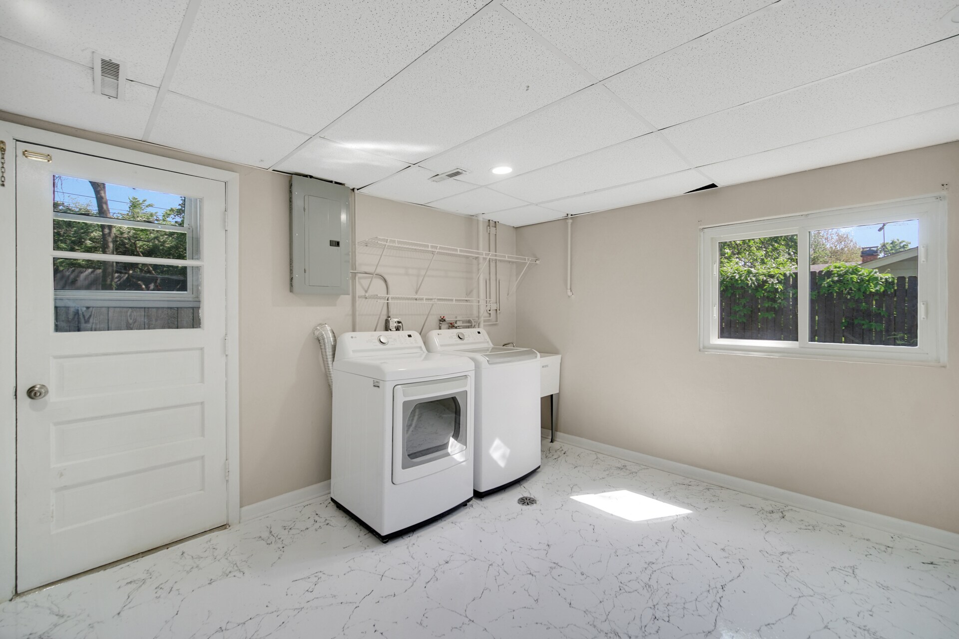 Building Photo - 22W362 Hackberry Dr