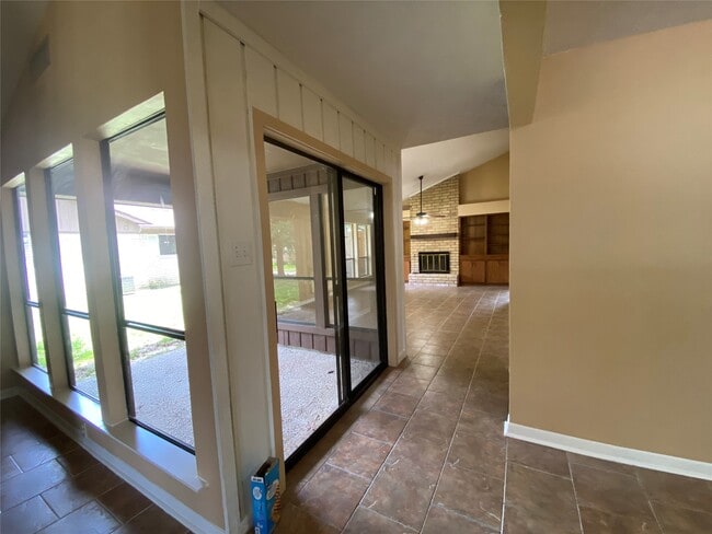 Building Photo - 24600 Darkwood Ct