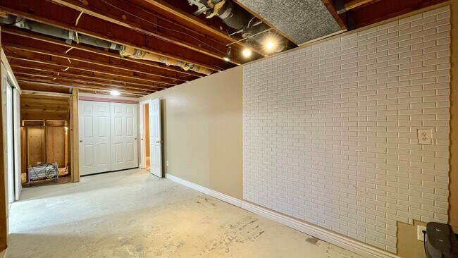 Building Photo - Mountain Views & Resort-Style Living Await!