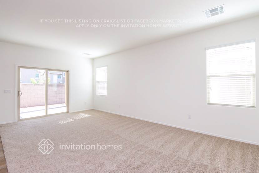 Building Photo - 1285 E Dragon Fly Rd