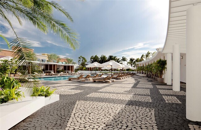 Building Photo - 2020 N Bayshore Dr