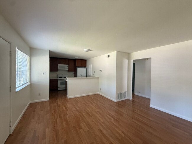 Building Photo - 2 bed | 1 bath | 795 SF | Shared garage | Downstairs unit |  WS&G Paid by Owner
