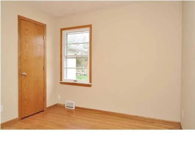 Building Photo - Lovely 3 Bed, 1 Bath!
