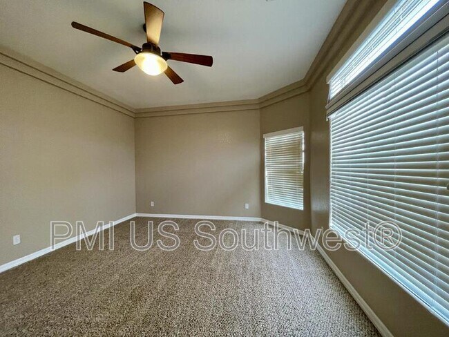 Building Photo - 11 Hickory Knoll Cir