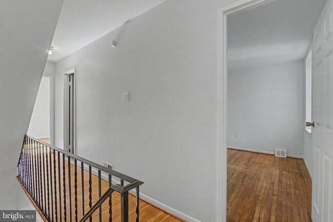 Building Photo - 915 N 6th St