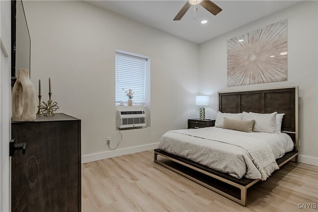 Building Photo - 1104 Main St