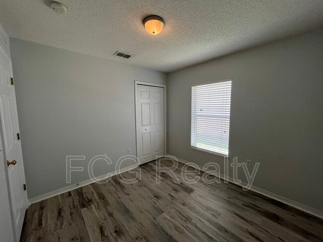 Building Photo - 2049 Whispering Trails Blvd