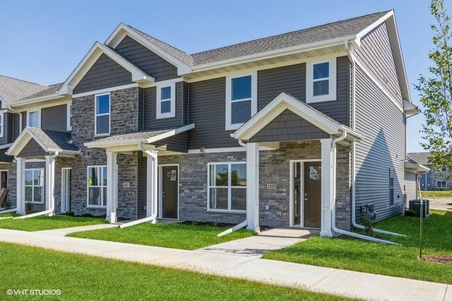 Building Photo - 2231 Saint Andrews Dr