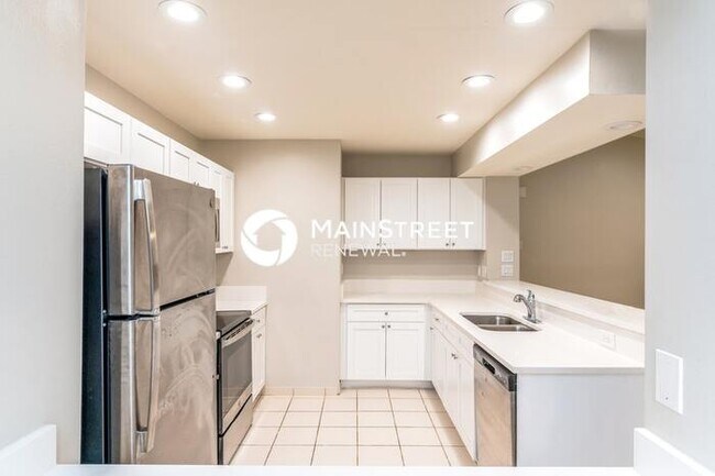 Building Photo - 3 Bedroom Pet-Friendly Home in SARASOTA, FL with Main Street Renewal
