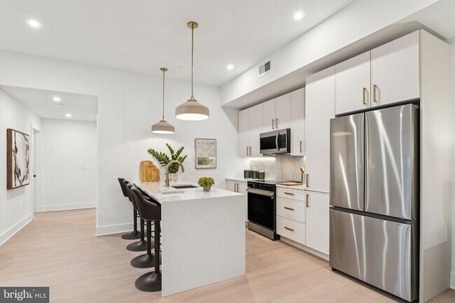 Building Photo - 30 W Allens Ln