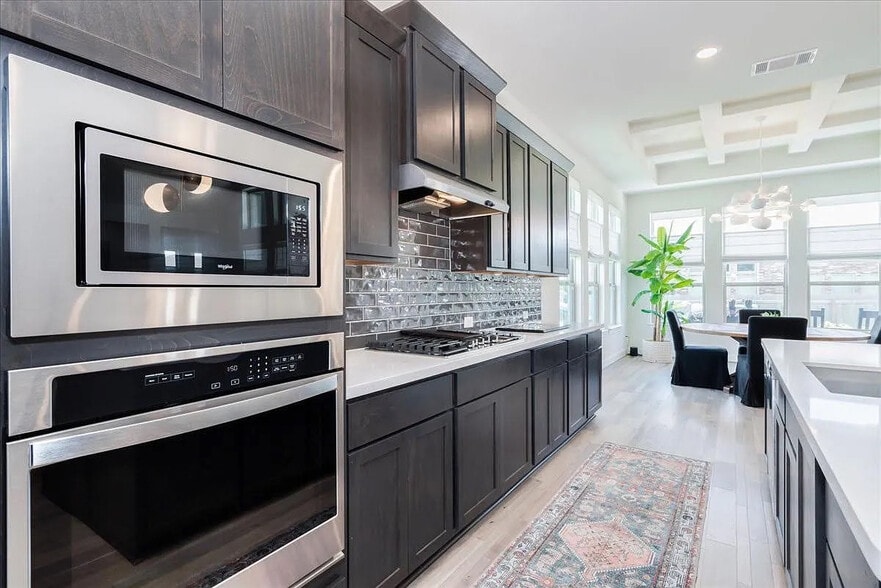 Building Photo - Room in House on Fresno Ave