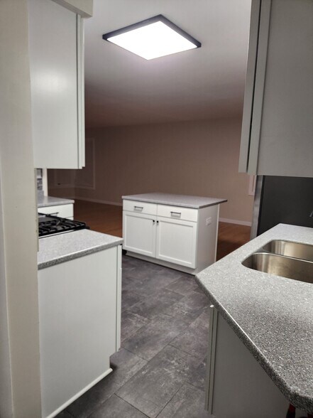 Building Photo - 33 Cranbrook Dr